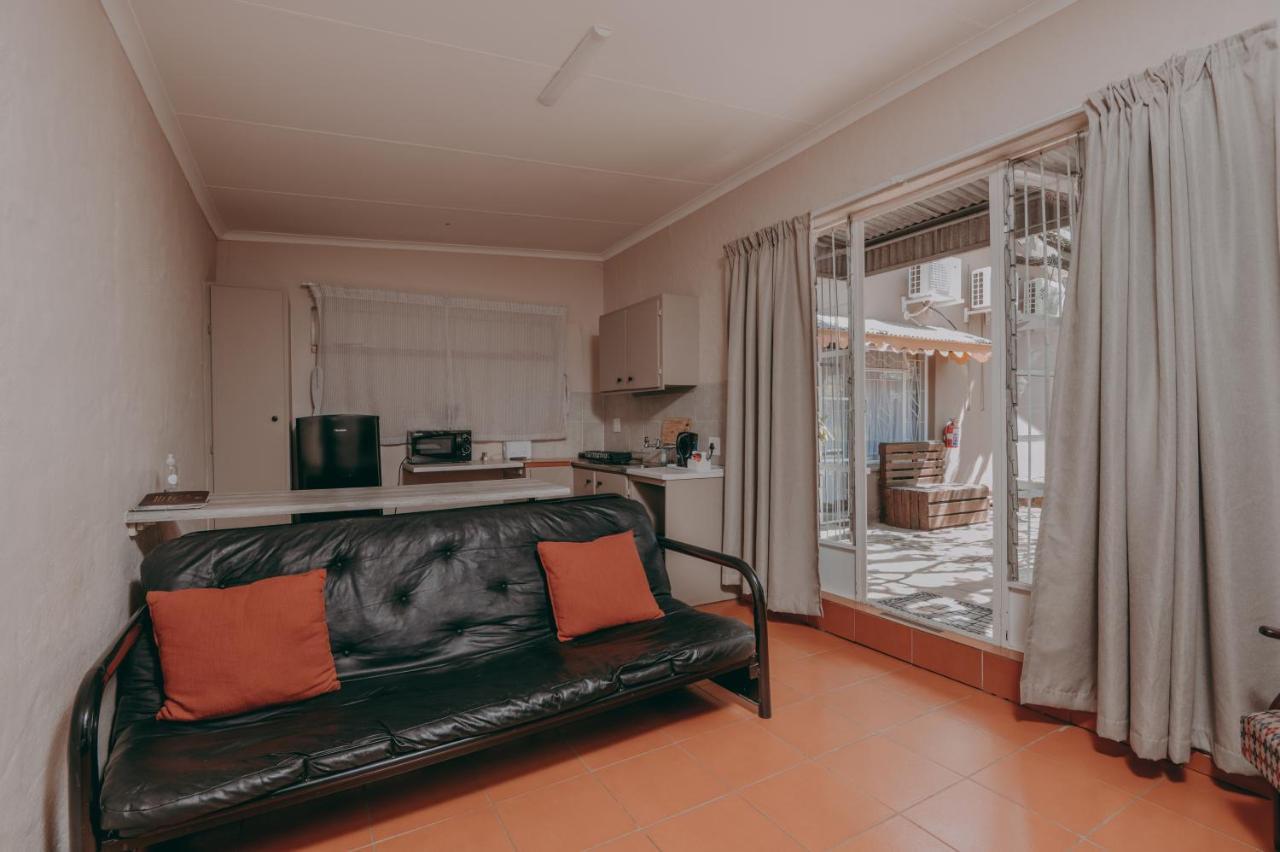 Cosy Cottages Guesthouse Potchefstroom Εξωτερικό φωτογραφία